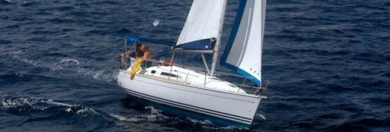 Vous cherchez en location un  voilier de 9 m confortable  pour naviguer dans les iles de hyères
