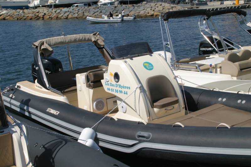 Louer un bateau à moteur semi rigide de la marque Italboats modèle STINGHER 27 GT