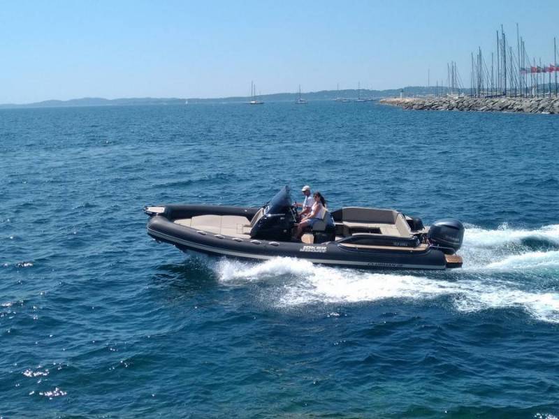 Location de bateau à la journée pour particulier cet été près de Toulon sur le Port de Hyères dans le Var