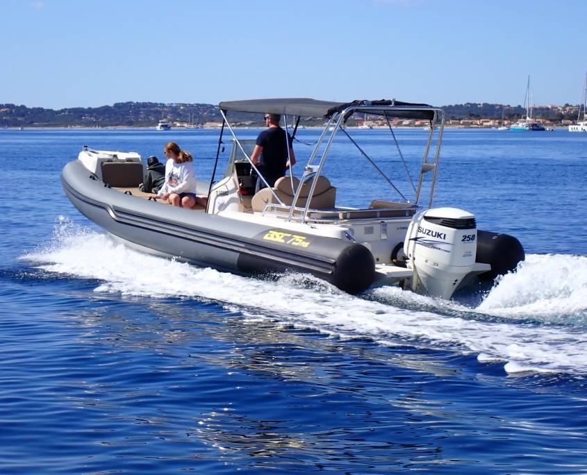 Batsud, Agence pour la Location de Bateaux sur Hyères et sa région.