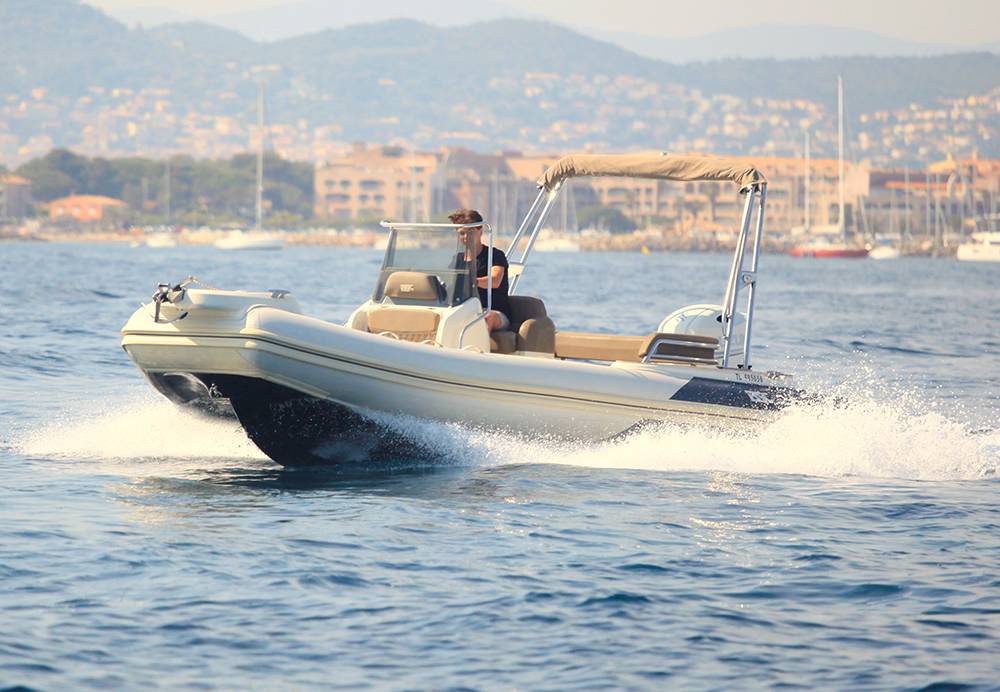 Location bateau semi rigide sur le port de Hyères