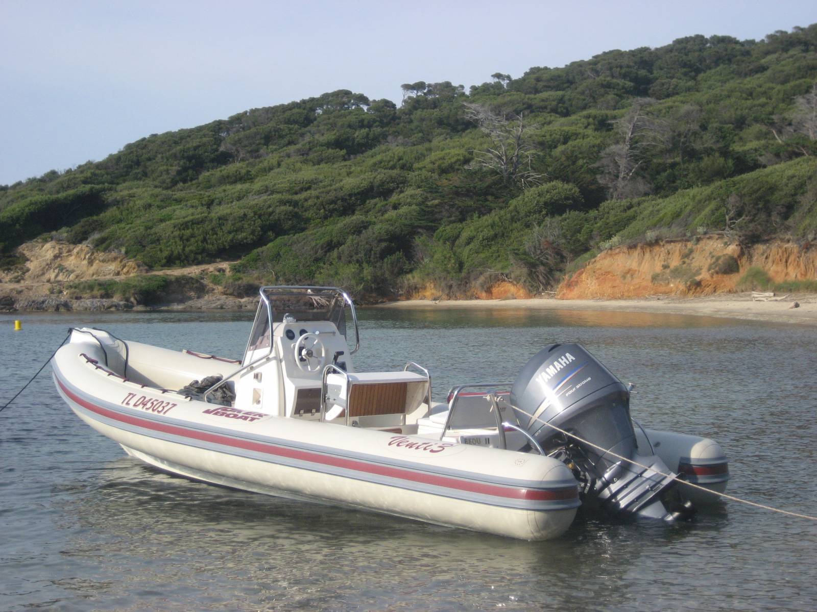 Louer un bateau pneumatique pour baignade ou snorkeling Hyères près de Porquerolles