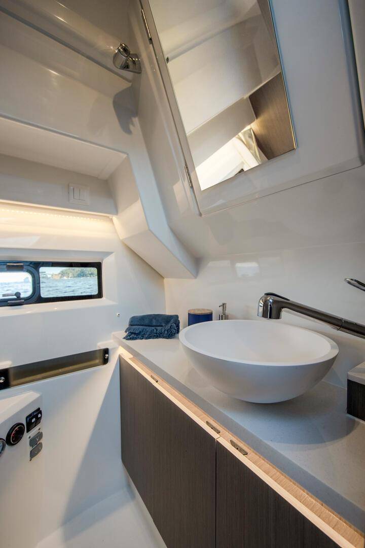 A louer Merry Fisher 8.95 Offshore à Hyères dans le Var.