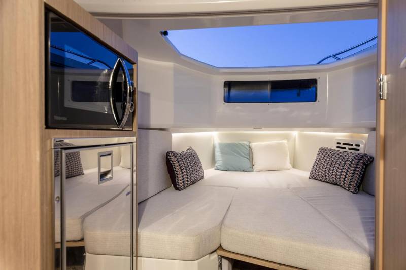 Location de bateau  de type Coque Open CAP CAMARAT 10.50 CC 