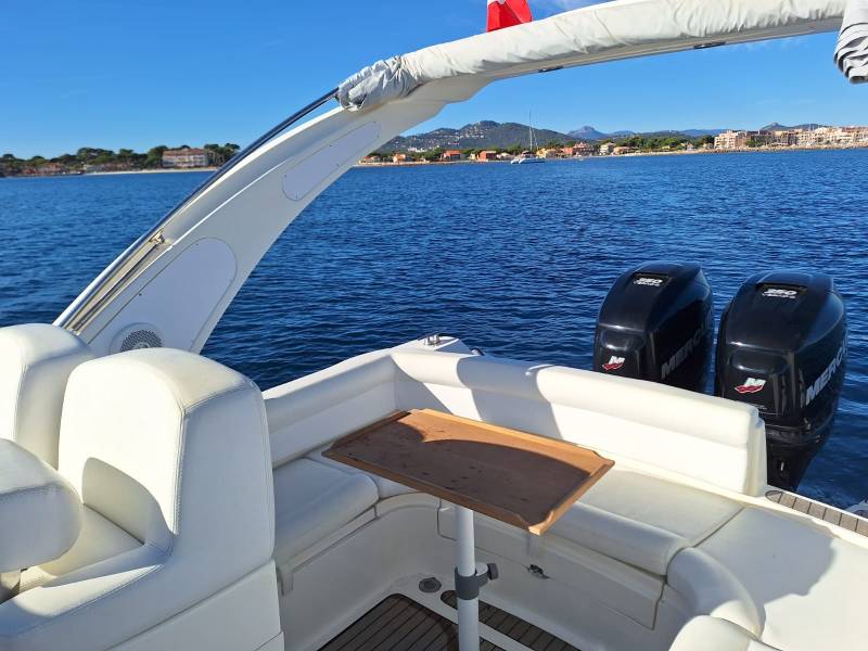 Location d'un semi rigide pour vos repas en mer