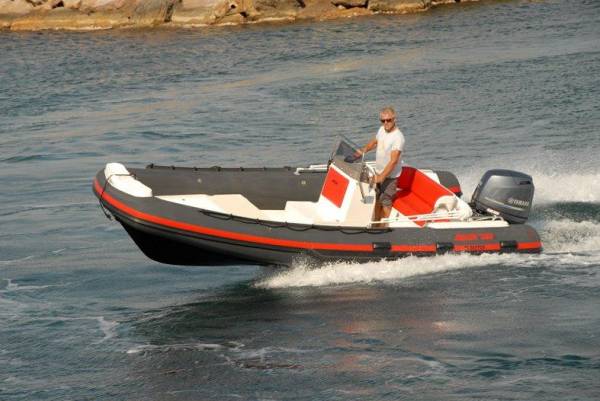 coaster 5.40 noire et rouge