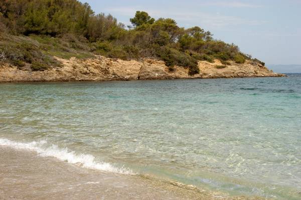 Louer un bateau pour particulier une demi journée  à Hyères dans le Var en juillet