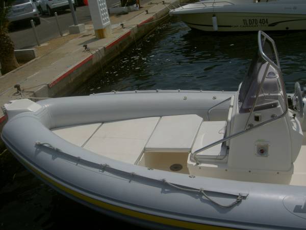 Location semi rigide plage avant