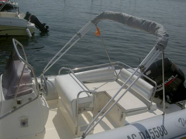 location bateau hyeres poste de pilotage