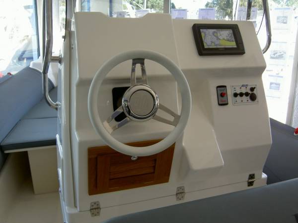 Location de bateau semi rigide pour particuliers à Hyères dans le 83