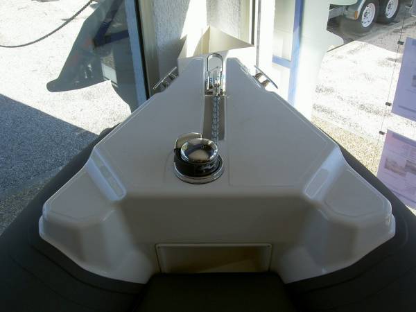 Achat Joker Boat coaster 6.50 neuf avec guindeau électrique à Hyères