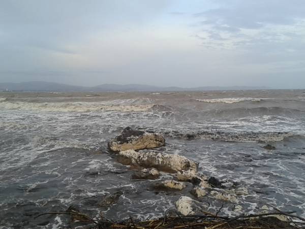 vent d'est sur les plages de Hyeres