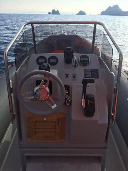 Vente d'un bateau JOKER BOAT clubman 22  avec console centrale entièrement équipée sur Hyères