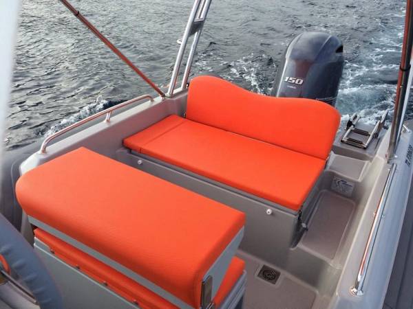 A vendre bateau semi rigide Jocker Boat d'occasion avec carré arièrre dans le Var