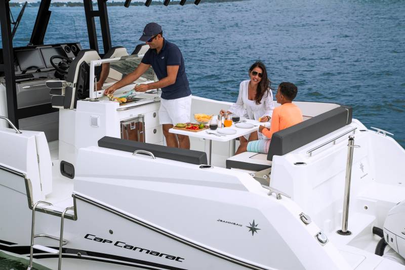 Location de bateau  de type Coque Open CAP CAMARAT 10.50 CC 