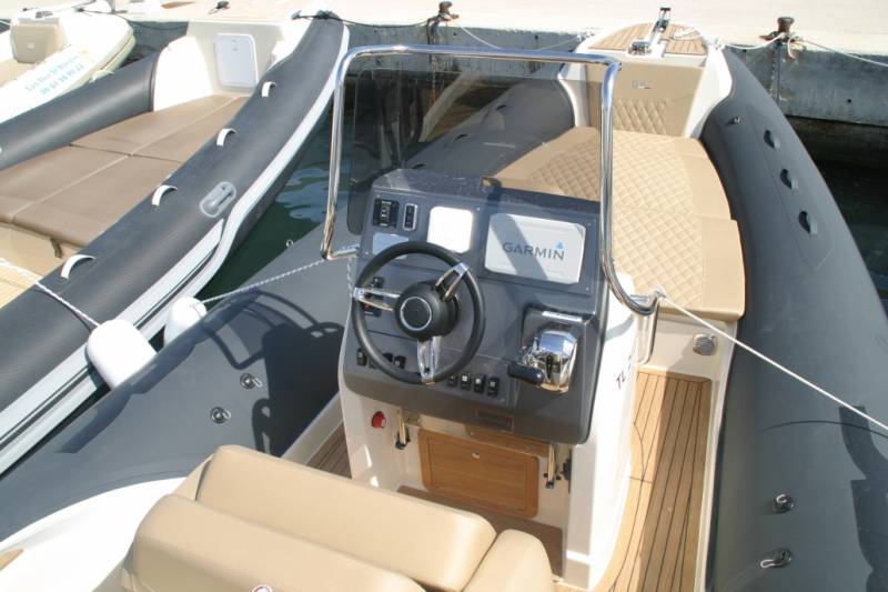 Louer un bateau semi rigide BSC 70 à Hyères près de Toulon au mois de juillet