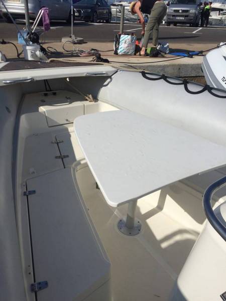 Location de bateau semi rigide à la demi journée sur le Port de Hyères dans le Var