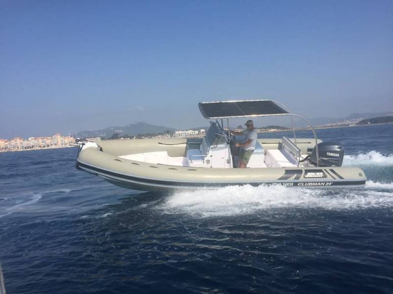 Louer un bateau à la journée pour visiter Porquerolles à Hyères près de Toulon dans le Var