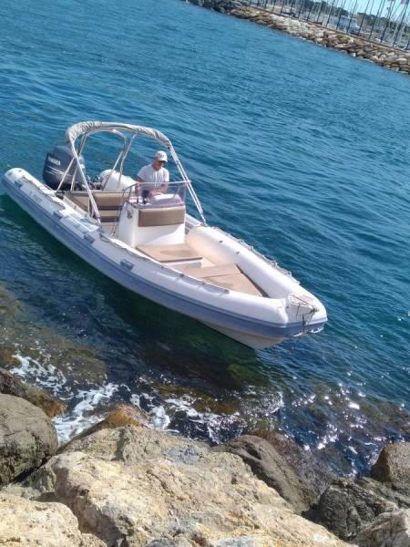 réserver un bateau à la location sur le Port de Hyères à la journée