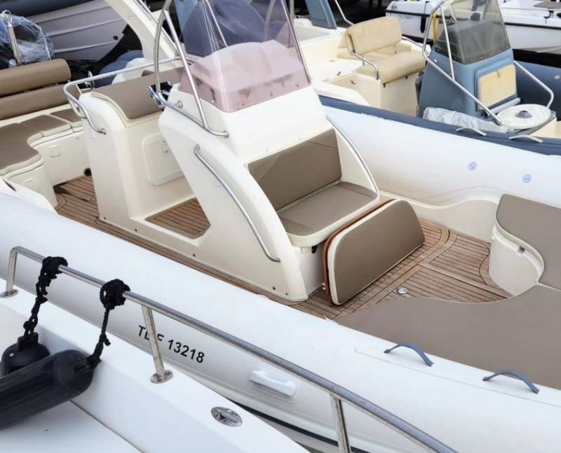 Location d'un bateau semi rigide King 820 RS 