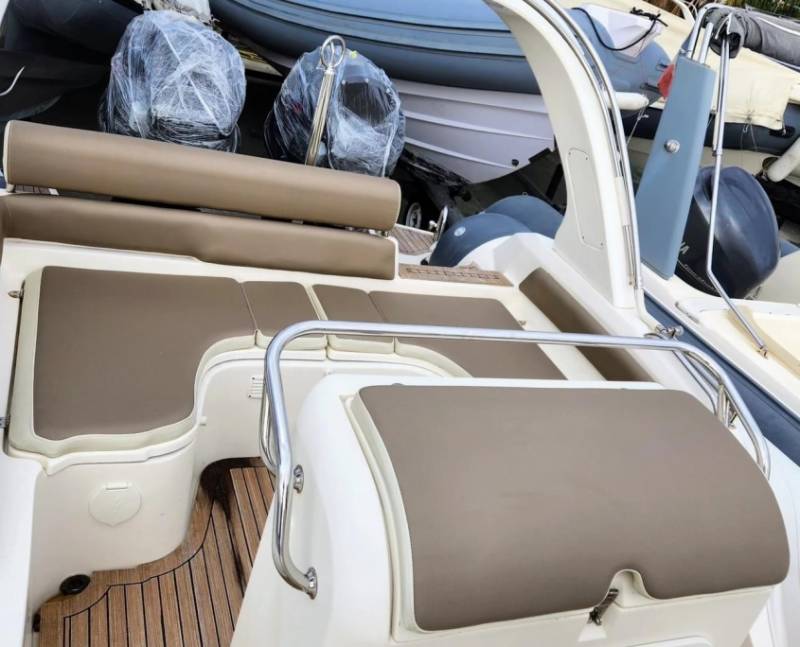 Location d'un bateau semi rigide King 820 RS 