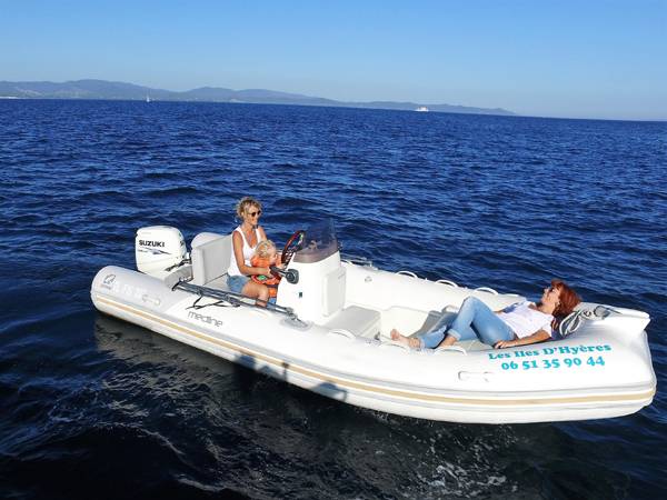 Location bateau semi rigide Zodiac Medline 5 m Hyères Var
