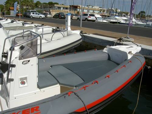 Location de bateau à moteur pour particulier à Hyères pour le week-end