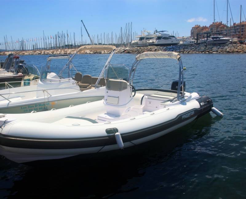 Predator 650 avec son taud de soleil