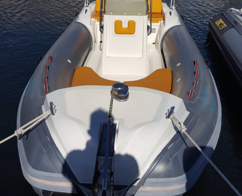 Location d'un bateau semi rigide King 700 