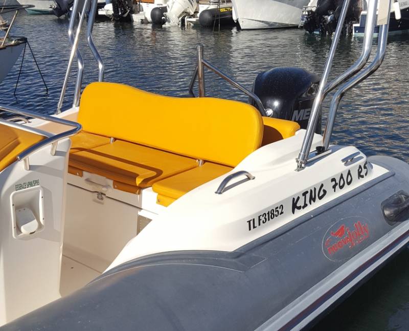 Location d'un bateau semi rigide King 700 