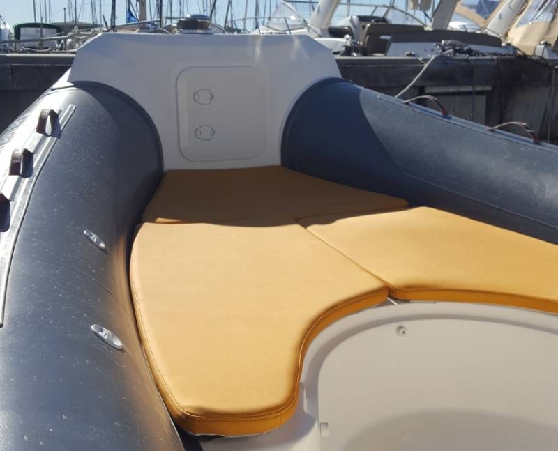 Location d'un bateau semi rigide King 700 
