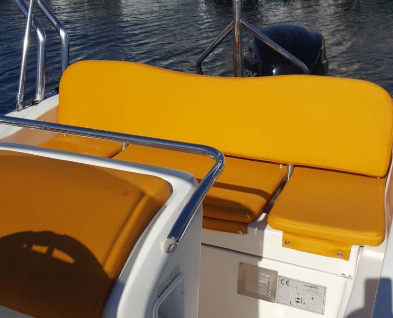 Location d'un bateau semi rigide King 700 