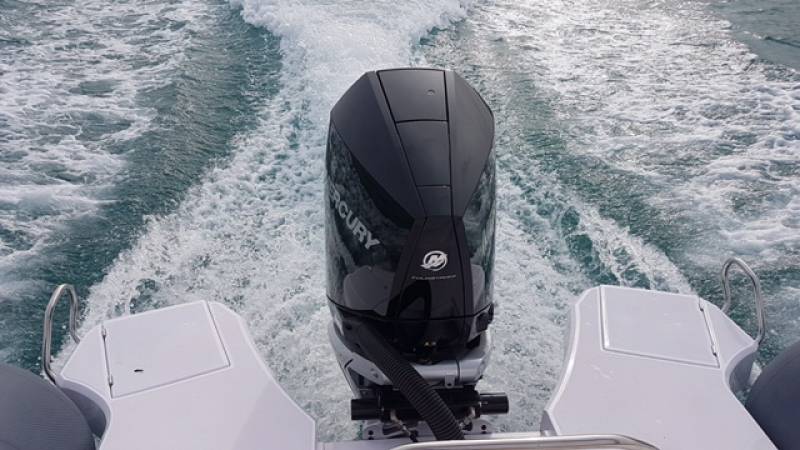 Louer sur le port de Hyères un STINGHER 28 GT pour particulier