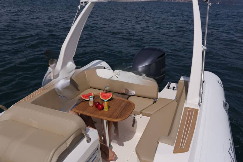 Location semi-rigide Capelli Tempest 800 Sun 