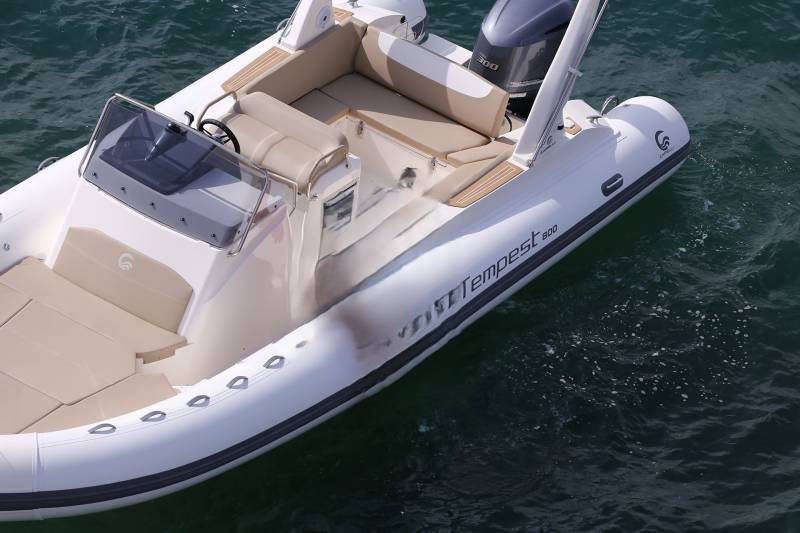 Location semi-rigide Capelli Tempest 800 Sun 