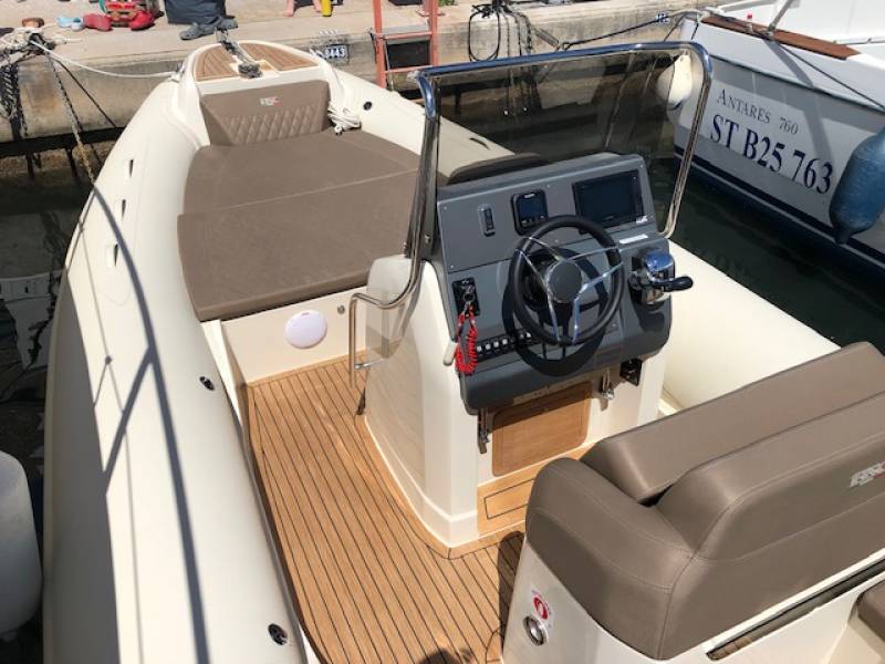 Location d'un semi rigide BSC 65 de 6,8 m