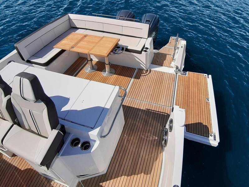 Location de bateau COQUE OPEN à Hyères dans le Var CAP CAMARAT 10.5 WA