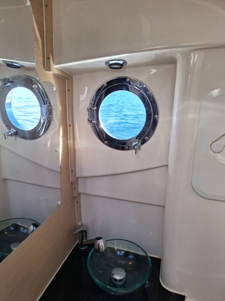 Réserver ce bateau avec cabine de douche, WC