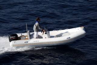 Location bateau semi rigide port de Hyères les Palmiers Var
