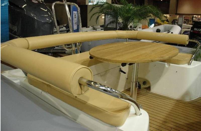 Vous avez besoin de remplacer la sellerie de votre bateau ou de refaire votre taud de soleil Hyères BATSUD